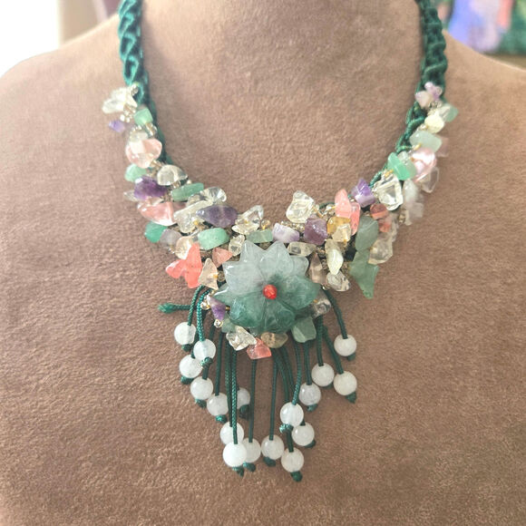 Vintage‎ Semi- Precious-stones Floral Beaded Green Macrame Adjustable Necklace - Picture 11 of 11